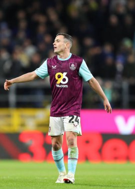 Burnley takımından Josh Cullen, Burnley 'nin Sheffield' a karşı oynadığı 21 Şubat 2025 Turf Moor, Burnley 'de oynadığı maç sırasında