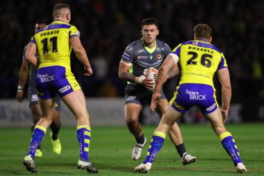 Katalan Ejderhaları 'ndan Oliver Partingon, 21 Şubat 2025' te İngiltere 'nin başkenti Warrington' daki Luke Littler Stadyumu 'nda oynanan Warrington Wolves - Catalans Dragons maçında topu Betfred Süper Lig 2.