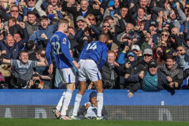 Everton 'dan Beto, 22 Şubat 2025 tarihinde İngiltere' nin Liverpool kenti Goodison Park 'ta oynanan Premier League maçında Manchester United' a karşı 1-0 'lık galibiyetini kutluyor.