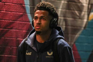 Burnley 'den Marcus Edwards, Burnley - Sheffield maçından önce 21 Şubat 2025' te İngiltere 'nin Burnley kentindeki Turf Moor' da toprağa gömüldü.