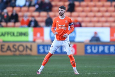 Blackpool takımından James Husband 21 Şubat 2025 tarihinde Bloomfield Road, Blackpool 'da oynanan Blackpool - Crawley Town maçında