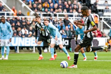 Newcastle United 'tan Alexander Isak, 23 Şubat 2025' te İngiltere 'nin Newcastle kentinde oynanan Premier League maçı Newcastle United - Nottingham Forest maçında 3-1 öne geçerek penaltıyı kaydetti.