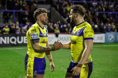 Warrington Wolves 'tan Matty Ashton ve Warrington Wolves' tan Toby King, 21 Şubat 2025 'te İngiltere' nin başkenti Warrington 'da oynanan Betfred Süper Lig karşılaşmasında Warrington Wolves - Catalans Dragons maçında el sıkışıyor.