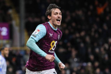 Burnley 'den Connor Roberts, 21 Şubat 2025' te Burnley ile Sheffield arasında oynanan Gökyüzü İddia Şampiyonası maçında 3-0 'lık golü kutluyor.