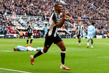 Newcastle United 'tan Alexander Isak, Premier League maçı Newcastle United ve Nottingham Forest maçında 23 Şubat 2025' te St. James 's Park, Newcastle, İngiltere' de 4-1 kazanma hedefini kutluyor.