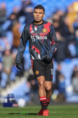 Manchester United takımının Casemiro 'su Premier League maçında Everton Manchester United' a karşı Goodison Park, Liverpool, Birleşik Krallık 'ta 22 Şubat 2025 tarihinde oynanan maç öncesi ısınma maçında