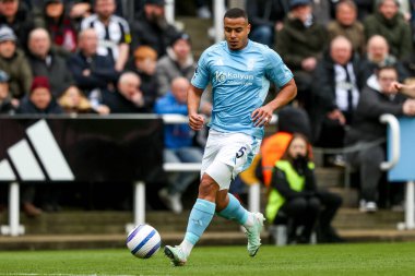 Nottingham Ormanı 'ndan Murillo Santiago Premier Lig maçı Newcastle United, Nottingham Ormanı' na karşı 23 Şubat 2025 'te St. James' s Park, Newcastle 'da oynanan maçta pas attı.