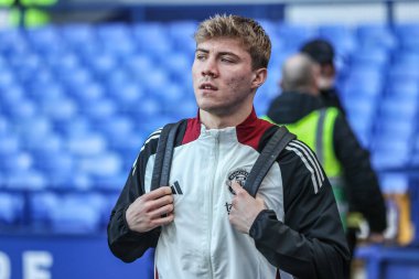 Manchester United takımından Rasmus Hjlund, 22 Şubat 2025 tarihinde Goodison Park, Liverpool, İngiltere 'de oynanan Everton-Manchester United Premier League maçı sırasında geldi.