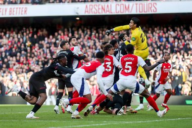 West Ham United 'dan Alphonse Areola, 22 Şubat 2025' te Birleşik Krallık 'taki Emirates Stadyumu' nda oynanan Premier League maçında Arsenal ile West Ham United arasında bir kurtarış yaptı.