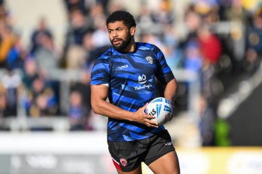 Salford Red Devils takımından Kallum Watkins, Betfred Süper Lig karşılaşması öncesinde 22 Şubat 2025 'te Salford Community Stadyumu' nda oynanan 2. Salford Red Devils - Leeds Rhinos karşılaşmasında ısındı.