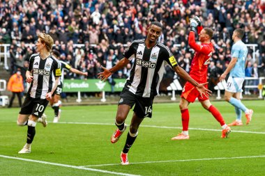 Newcastle United 'tan Alexander Isak, Premier League maçı Newcastle United ve Nottingham Forest maçında 23 Şubat 2025' te St. James 's Park, Newcastle, İngiltere' de 4-1 kazanma hedefini kutluyor.