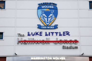 Luke Little Stadyumu 'nun adı Halliwell Jones Stadyumu' ndan sadece bir maçlık olarak değiştirildi. İkinci tur Betfred Süper Ligi karşılaşmasında Warrington Wolves ile Catalans Dragons, Luke Littler Stadyumu, Warrington, İngiltere