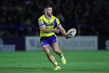Warrington Wolves 'tan Danny Walker, 21 Şubat 2025' te İngiltere 'nin Warrington Stadyumu' nda oynanan Warrington Wolves - Catalans Dragons maçında pas attı.