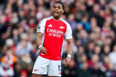 Arsenal 'den Jurrien Timber, 22 Şubat 2025' te Birleşik Krallık 'taki Emirates Stadyumu' nda oynanan Premier League maçında takıma talimat verdi.