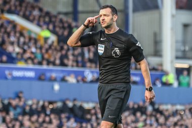 Hakem Andy Madley, 22 Şubat 2025 tarihinde İngiltere 'de Goodison Park' ta oynanan Premier Lig maçında Everton-Manchester United maçında talimat vermiştir.