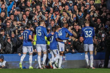 Everton 'dan Beto, 22 Şubat 2025 tarihinde İngiltere' nin Liverpool kenti Goodison Park 'ta oynanan Premier League maçında Manchester United' a karşı 1-0 'lık galibiyetini kutluyor.