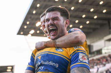 Leeds Rhinos takımından James Bentley, 22 Şubat 2025 'te İngiltere' de oynanan Betfred Süper Lig karşılaşmasında Salford Red Devils - Leeds Rhinos karşılaşmasını kutluyor.