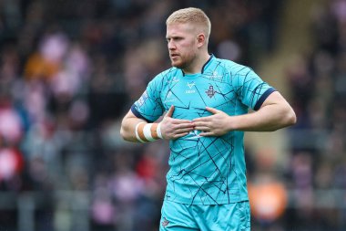 Huddersfield Giants takımından Oliver Wilson, Betfred Süper Lig karşılaşmasının 2. raundunda Leigh Leopards 'a karşı Leigh Sports Village, Leigh, İngiltere' de 23 Şubat 2025 'te oynanan Leigh Leoparfield Giants maçında ısınacak.