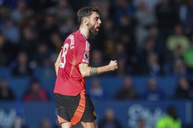 Manchester United takımından Bruno Fernandes, 22 Şubat 2025 'te Goodison Park, Liverpool' da oynanan Premier League maçında Everton-Manchester United maçında 2-1 'lik galibiyetini kutluyor.