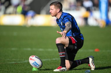 Salford Red Devils 'den Marc Sneyd, 22 Şubat 2025' te Salford Community Stadyumu 'nda oynanan Betfred Süper Lig karşılaşması öncesinde maç öncesi ısınma vuruşuna hazırlanıyor.
