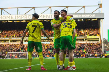 Norwich City 'den Lucien Mahovo, Norwich City' den Anis Slimane, Norwich City 'den Kellen Fisher, Norwich City' den Borja Sainz Norwich 'in Norwich' in Norwich City 'deki 4. golünü Norwich City - Stoke City maçı sırasında 22 Şubat 2025' te Carrow Road 'da attığı golü kutluyorlar.