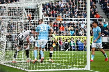 Nottingham Ormanı 'ndan Nikola Milenkoviç, Premier Lig maçı Newcastle United - Nottingham Ormanı maçında 23 Şubat 2025' te St. James 's Park, Newcastle, İngiltere' de 4-2 'lik galibiyet golünü kutluyor.