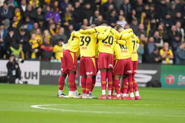 Watford oyuncuları, 23 Şubat 2025 'te İngiltere' nin Watarage Road şehrinde oynanan Gökyüzü İddia Şampiyonası maçından önce toplandılar.