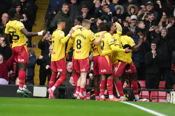 Watford 'dan Tom Dele-Bashiru, 23 Şubat 2025' te Watford - Luton Town maçında penaltı attı.