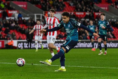 Middlesbrough 'lu Neto Borges, Stoke City' nin Middlesbrough 'a karşı oynadığı 25 Şubat 2025' te, Stoke-on-Trent Stadyumu 'nda oynanan Gökyüzü İddia Şampiyonası maçında gol atarken görülüyor.