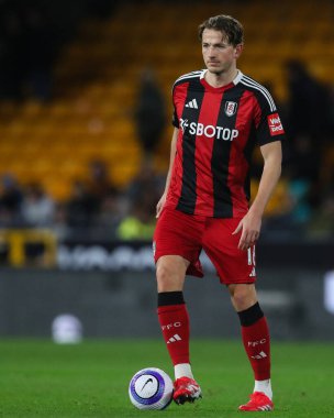 Fulham 'dan Sander Berge Premier Lig maçı sırasında Wolverhampton Wanderers, Fulham' a karşı Molineux, Wolverhampton, Birleşik Krallık 'ta, 25 Şubat 2025