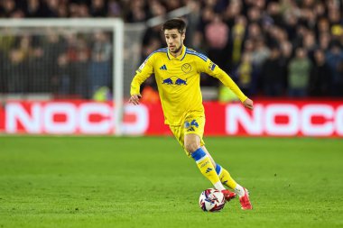 Leeds United takımından Ilia Gruev, 24 Şubat 2025 'te İngiltere' nin Bramall Lane kentinde oynanan Sheffield United - Leeds United maçında topa vuruyor.