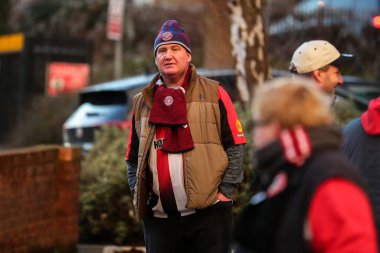Taraftarlar, Premier League karşılaşması öncesinde Gtech Community Stadyumu 'na geldi. Brentford, Everton' a karşı Gtech Community Stadyumu, Londra, 26 Şubat 2025