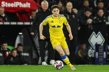 Leeds United takımından Daniel James, 24 Şubat 2025 'te Bramall Lane, Sheffield, İngiltere' de oynanan Sheffield United - Leeds United maçında topa vuruyor.