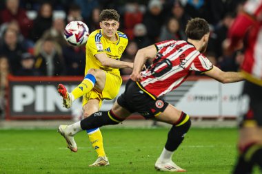 Leeds United takımından Daniel James, 24 Şubat 2025 'te Sheffield United' a karşı Bramall Lane, Sheffield, Birleşik Krallık 'ta oynanan Sky Bet Şampiyonası maçında gol atarken görülüyor.