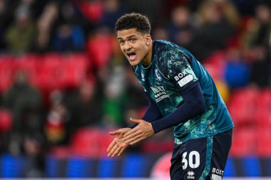 Middlesbrough 'dan Neto Borges takımına, Stoke City ile Middlesbrough arasındaki 25 Şubat 2025' te oynanan Bet365 Stadyumu 'nda oynanan Gökyüzü İddia Şampiyonası maçında talimatlar veriyor.
