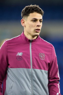 Cardiff City 'den Yusuf Salech, 25 Şubat 2025' te Cardiff City Stadyumu 'ndaki Cardiff City ile Hull City arasındaki Sky Bet Şampiyonası karşılaşması öncesinde ısınıyor.