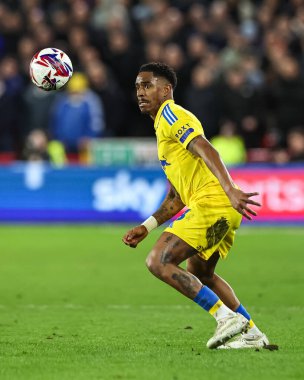 Leeds United takımından Jnior Firpo, 24 Şubat 2025 'te Bramall Lane, Sheffield, İngiltere' de oynanan Sheffield United-Leeds United maçında topa vuruyor.
