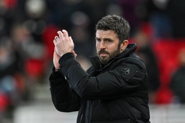 Middlesbrough 'un Michael Carrick Müdürü 25 Şubat 2025' te Stoke City - Middlesbrough maçı öncesinde taraftarları alkışlıyor.