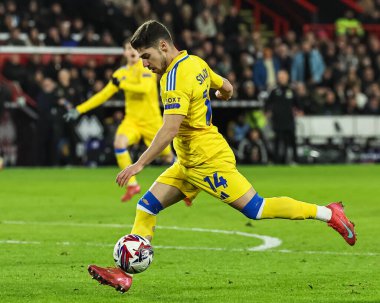 Leeds United 'dan Malikane Solomon 24 Şubat 2025' te Bramall Lane, Sheffield, Birleşik Krallık 'ta Sheffield United' a karşı oynanan Gökyüzü İddia Şampiyonası maçında topa vuruyor.