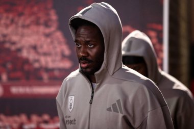 Nottingham Ormanı 'ndan Ola Aina Raheem Sterling Premier Lig maçı sırasında Nottingham Forest' a karşı Arsenal City Ground, Nottingham, İngiltere, 26 Şubat 2025