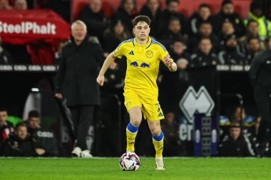 Leeds United takımından Daniel James, 24 Şubat 2025 'te Bramall Lane, Sheffield, İngiltere' de oynanan Sheffield United - Leeds United maçında topa vuruyor.