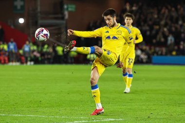 Leeds United takımından Ilia Gruev, 24 Şubat 2025 'te İngiltere' nin Bramall Lane kentinde oynanan Sheffield United - Leeds United maçında gol vuruşu yaptı.