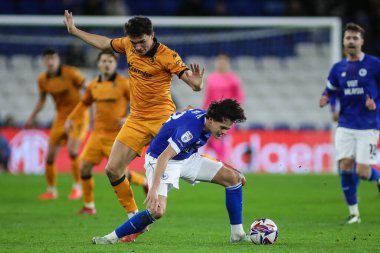 Cardiff City 'den Perry Ng, 25 Şubat 2025' te Cardiff City Stadyumu 'nda oynanan Sky Bet Şampiyonası maçında Hull City' den Kyle Joseph 'in baskısı altında.