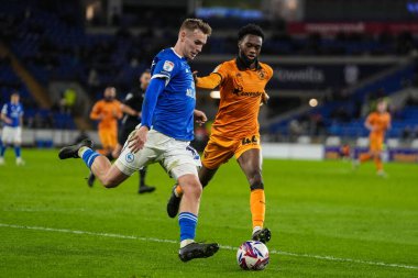 Cardiff City 'den Sivert Mannsverk ve Hull City' den Abu Kamara, Cardiff City, Cardiff City Stadyumu 'ndaki Cardiff City vs Hull City maçında, 25 Şubat 2025