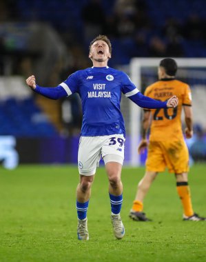 Cardiff City 'den Isaak Davies, 25 Şubat 2025' te Cardiff City, Cardiff City Stadyumu 'nda oynanan Sky Bet Şampiyonası karşılaşmasında son düdüğü çaldı.