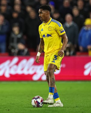 Leeds United takımının Jnior Firpo 'su 24 Şubat 2025' te Bramall Lane, Sheffield, İngiltere 'de Sheffield United' a karşı oynadığı Sky Bet Şampiyonası maçında