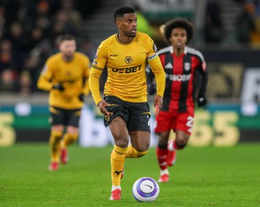Wolverhampton Wanderers takımından Nlson Semedo, 25 Şubat 2025 'te Molineux, Wolverhampton, Birleşik Krallık' ta oynanan Premier League maçında Wolverhampton Wanderers 'a karşı Fulham maçında topu aldı.