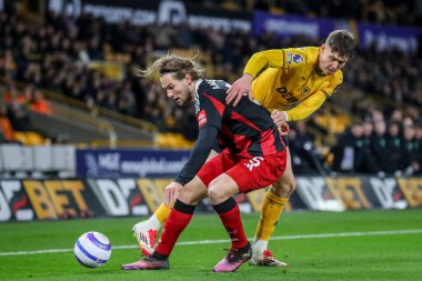 Wolverhampton Wanderers 'dan Jrgen Strand Larsen ve Fulham' dan Joachim Andersen Premier Lig maçında Wolverhampton Wanderers Fulham 'a karşı Molineux, Wolverhampton, Birleşik Krallık' ta 25 Şubat 2025 'te oynadıkları maçta top için savaştılar.