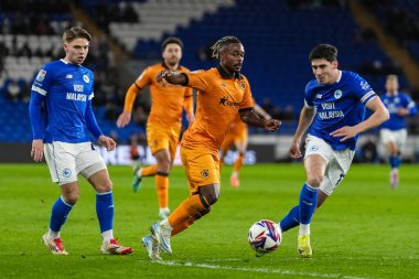 Hull City 'den Lincoln Henrique, 25 Şubat 2025' te Cardiff City Stadyumu 'nda oynanan Cardiff City vs Hull City maçında top sürüyor.