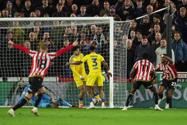 Sheffield United takımından Tyrese Campbell, 24 Şubat 2025 'te İngiltere' nin Sheffield Lane kentinde oynanan Sky Bet Şampiyonası maçında Illan Meslier 'ın kendi golünü atmasını kutluyor.